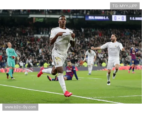 维尼修斯遭毕尔巴鄂球迷嘘声，赛后拥抱阿隆索破不和传闻